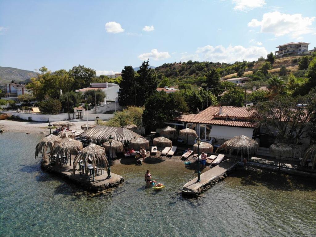 Отель Mantas Bay Лоутраки Экстерьер фото