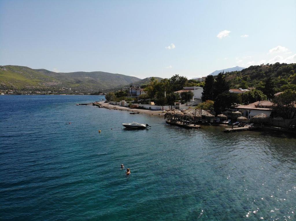 Отель Mantas Bay Лоутраки Экстерьер фото