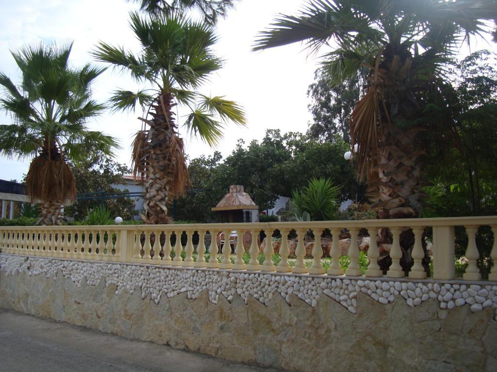 Отель Mantas Bay Лоутраки Экстерьер фото